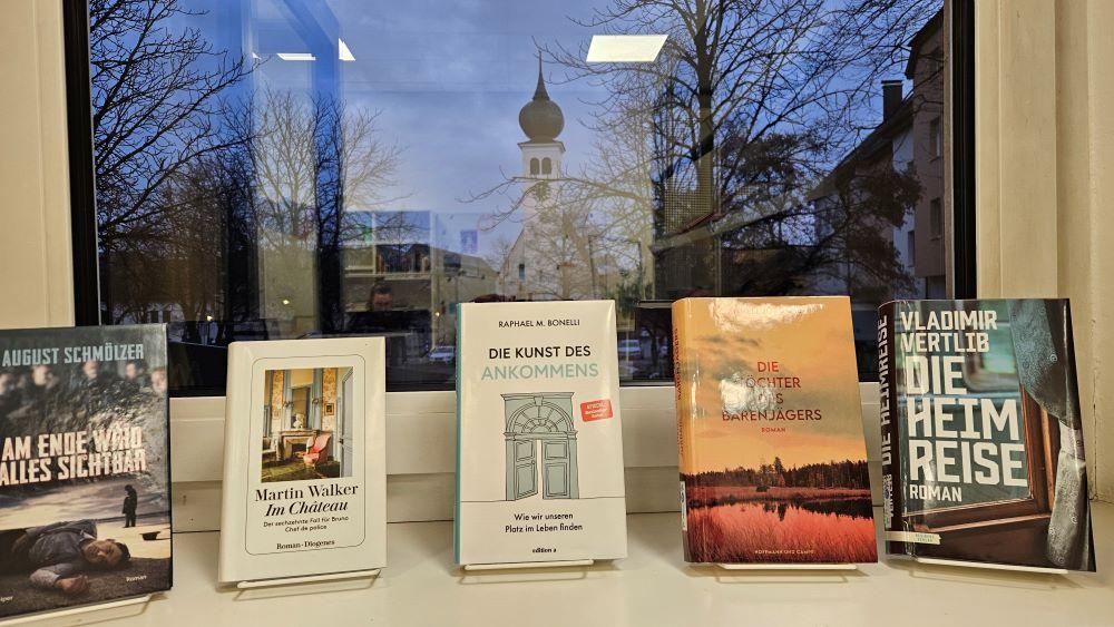 Blick auf Kircher von Bücherei Neuhofen